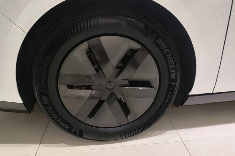 Used Li Auto MEGA 2025 Home Family Special Edition Right Rear Wheel Hub