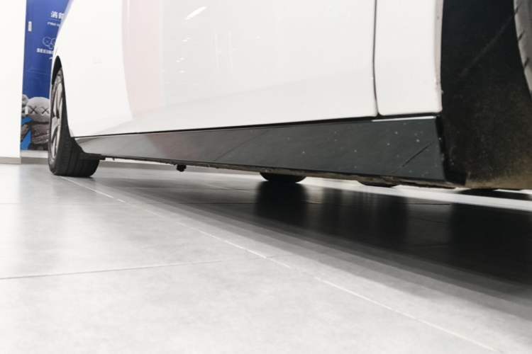 Used Li Auto MEGA 2025 Home Family Special Edition Right Side Sill
