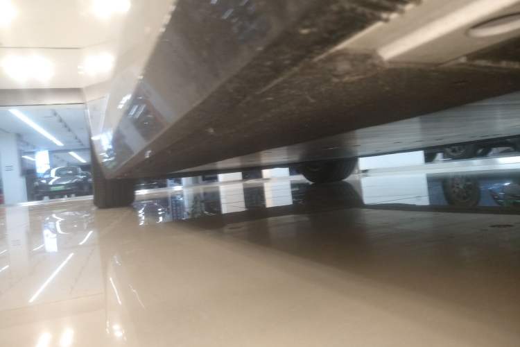 Used Li Auto MEGA 2025 Home Family Special Edition Right Side Sill