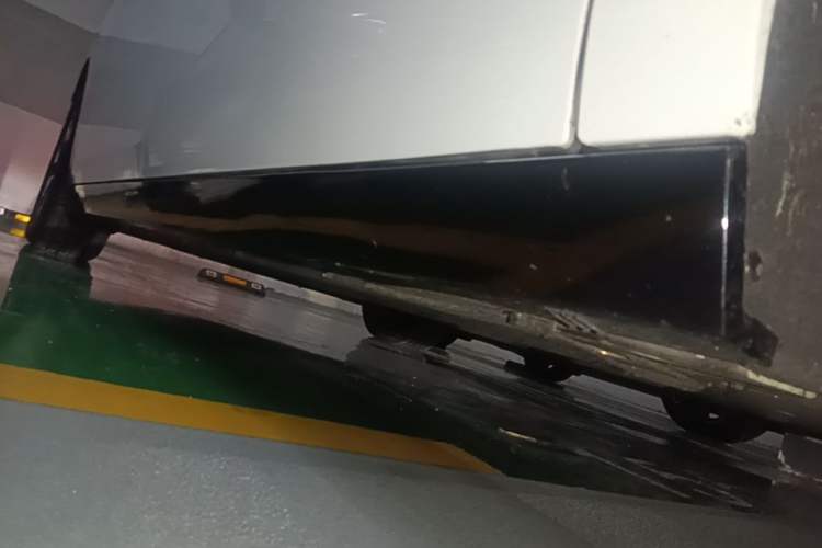 Used Li Auto MEGA 2025 Home Family Special Edition Right Side Sill