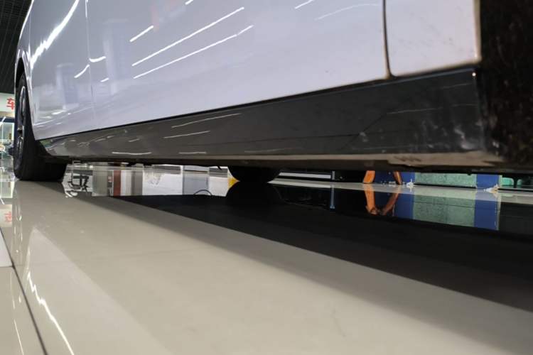 Used Li Auto MEGA 2025 Home Family Special Edition Right Side Sill