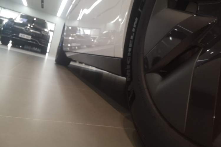 Used Li Auto MEGA 2025 Home Family Special Edition Right Side Sill
