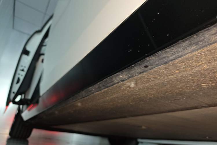 Used Li Auto MEGA 2025 Ultra Smart Refreshed Edition Right Side Sill