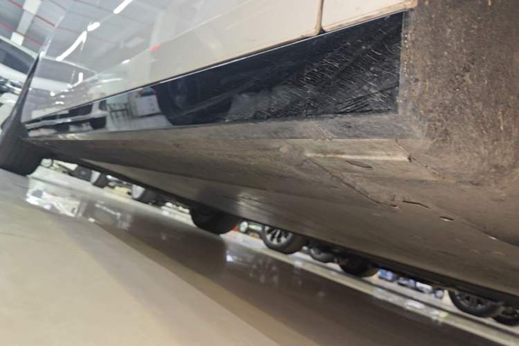 Used Li Auto MEGA 2025 Home Family Special Edition Right Side Sill
