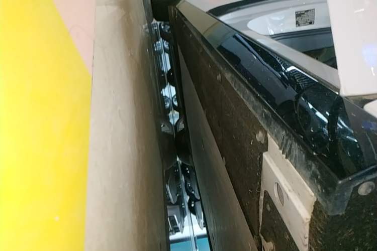Used Li Auto MEGA 2025 Ultra Smart Refreshed Edition Right Side Sill