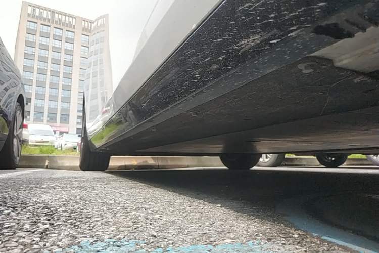 Used Li Auto MEGA 2025 Ultra Smart Refreshed Edition Right Side Sill
