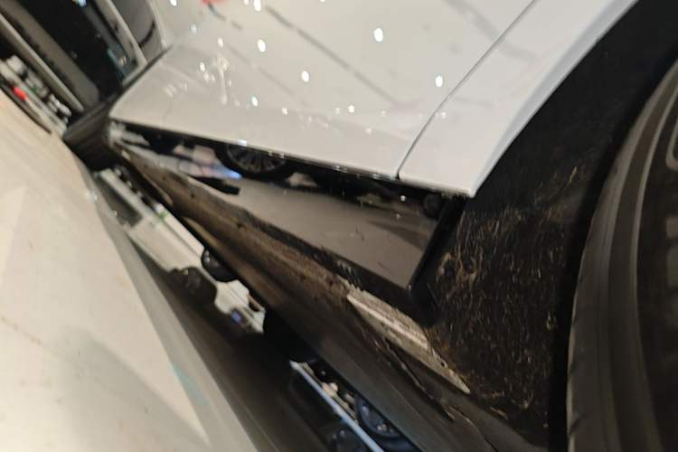 Used Li Auto MEGA 2025 Home Family Special Edition Right Side Sill
