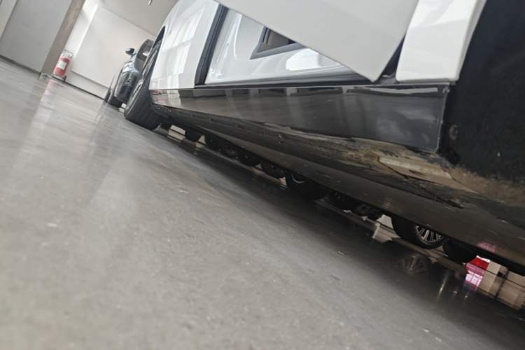 Used Li Auto MEGA 2025 Home Family Special Edition Right Side Sill