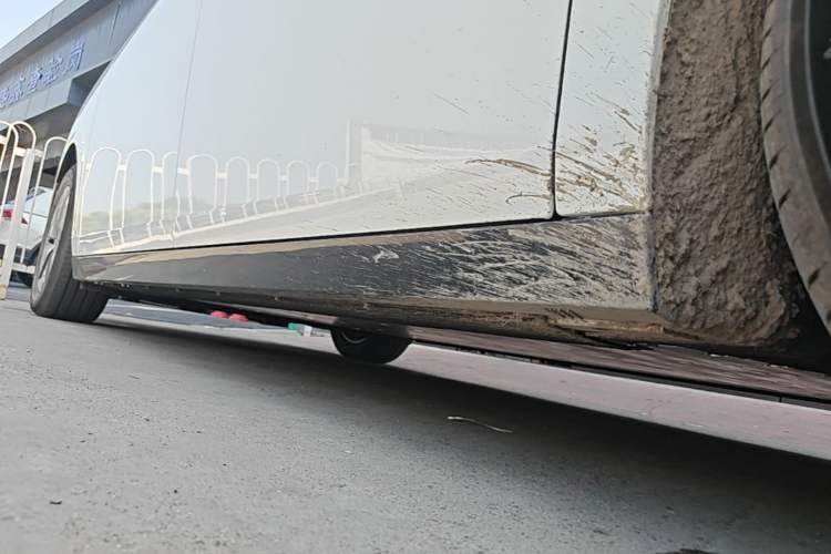 Used Li Auto MEGA 2025 Home Family Special Edition Right Side Sill