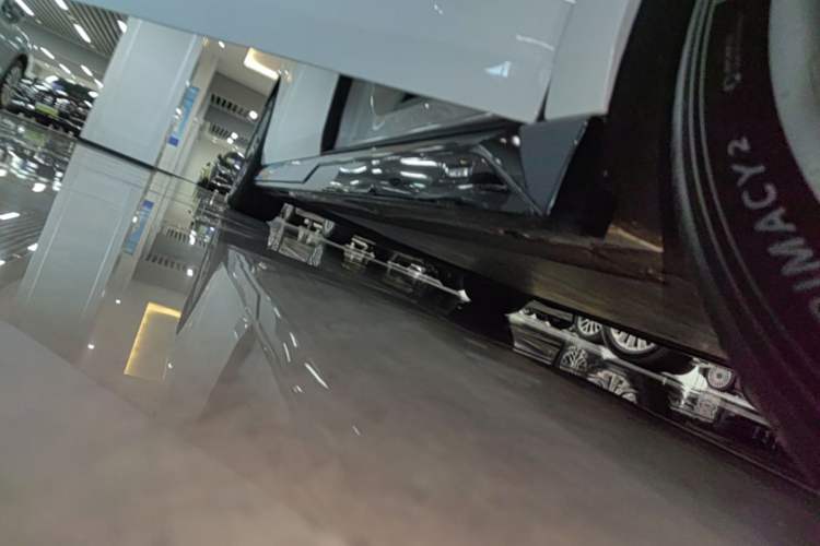 Used Li Auto MEGA 2025 Home Family Special Edition Right Side Sill