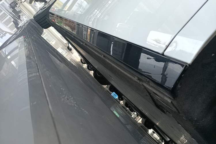 Used Li Auto MEGA 2025 Home Family Special Edition Right Side Sill