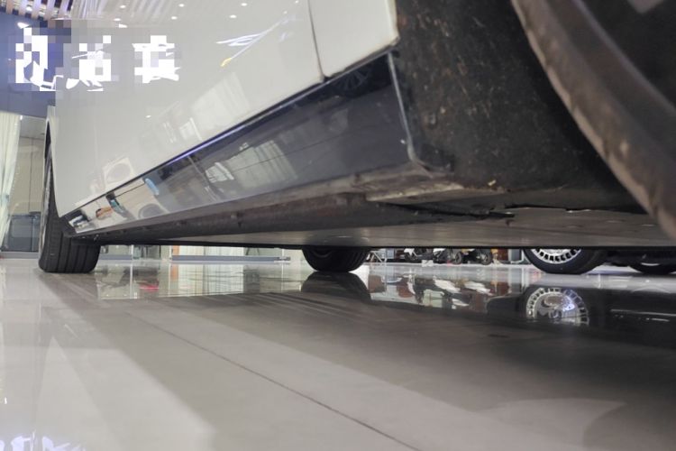 Used Li Auto MEGA 2025 Home Family Special Edition Right Side Sill