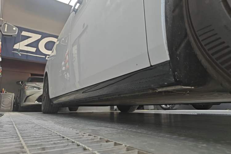 Used Li Auto MEGA 2025 Home Family Special Edition Right Side Sill