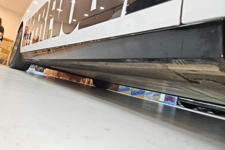 Used Li Auto MEGA 2025 Home Family Special Edition Right Side Sill