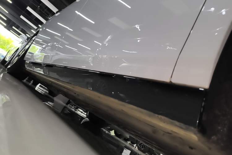 Used Li Auto MEGA 2025 Home Family Special Edition Right Side Sill