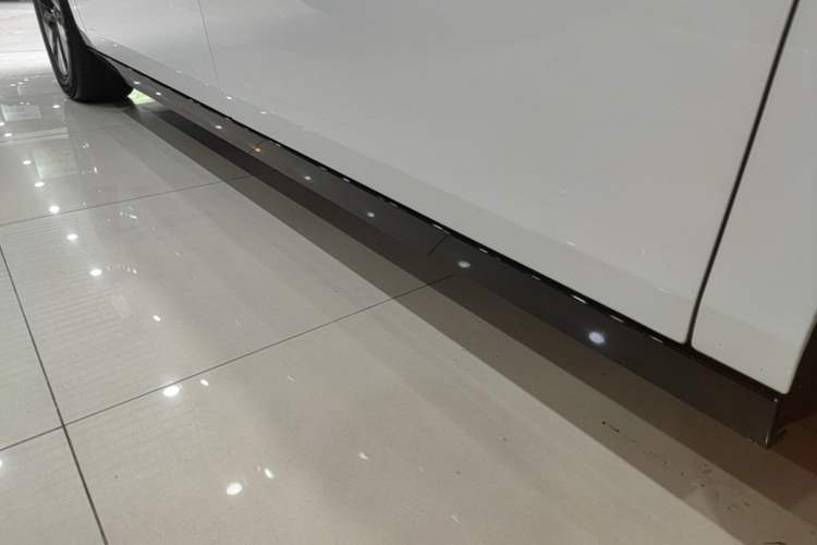 Used Li Auto MEGA 2025 Home Family Special Edition Right Side Sill