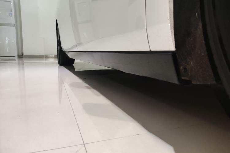 Used Li Auto MEGA 2025 Home Family Special Edition Right Side Sill