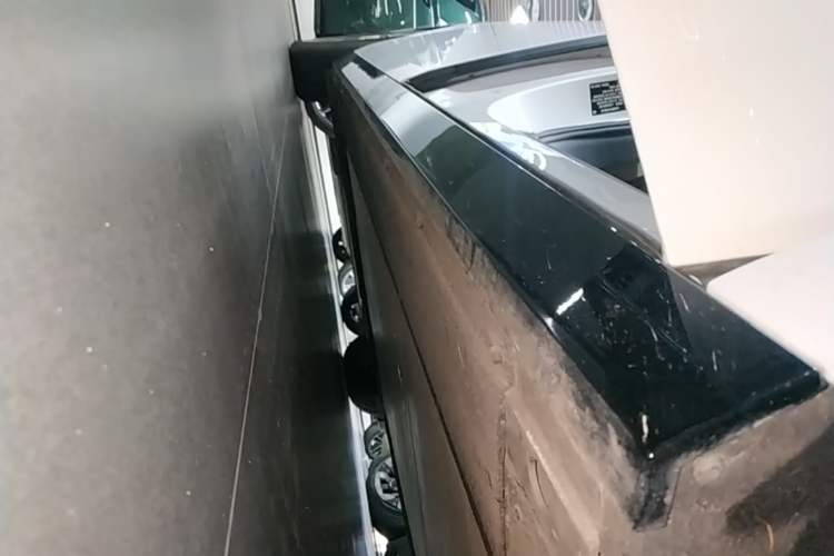 Used Li Auto MEGA 2025 Home Family Special Edition Right Side Sill