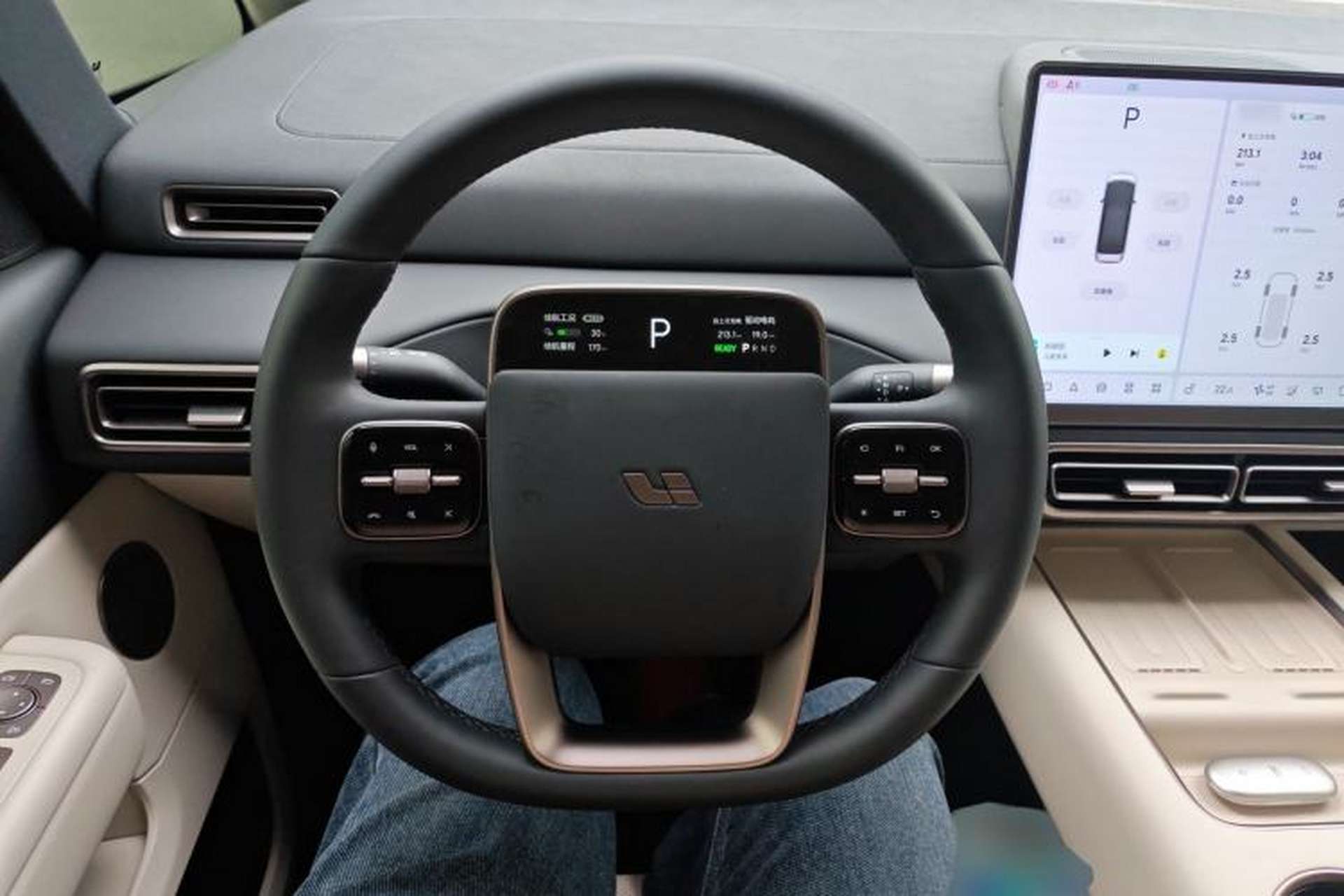 Used Li Auto MEGA 2025 Home Family Special Edition Steering Wheel