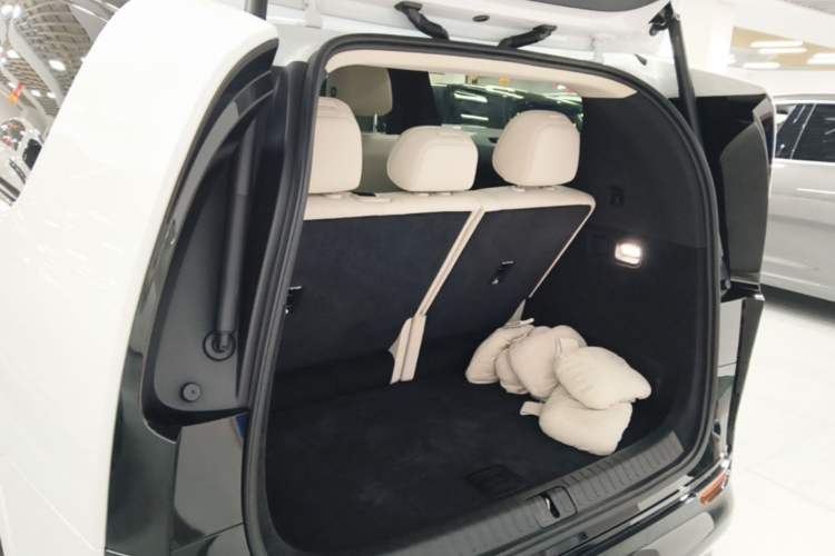 Used Li Auto MEGA 2025 Home Family Special Edition Trunk