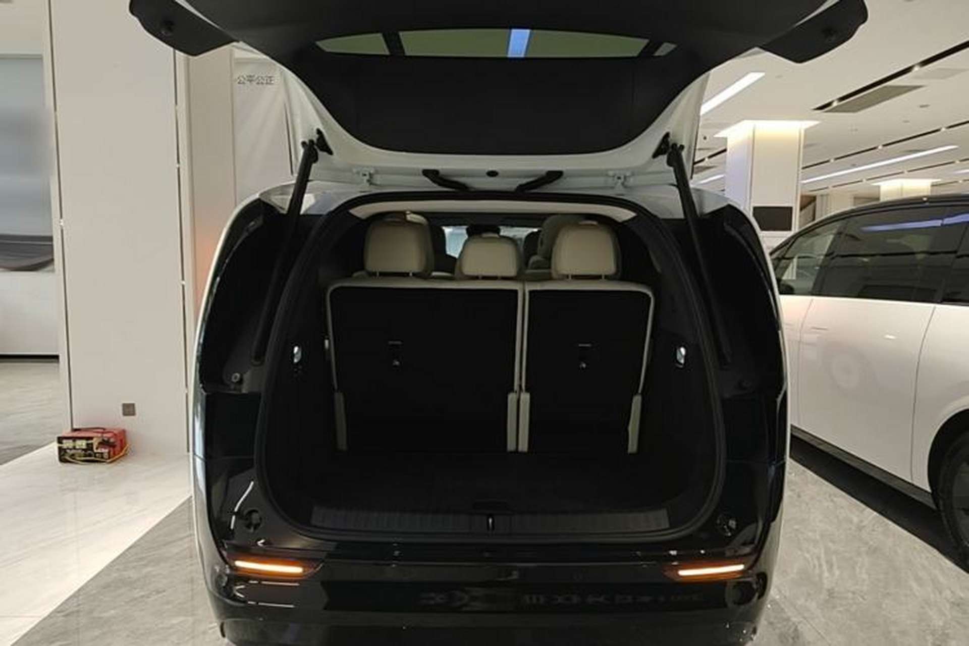 Used Li Auto MEGA 2025 Home Family Special Edition Trunk