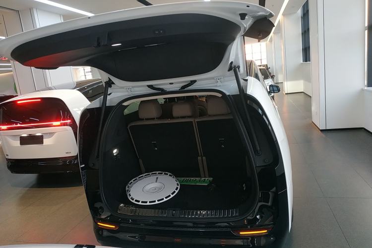 Used Li Auto MEGA 2025 Home Family Special Edition Trunk
