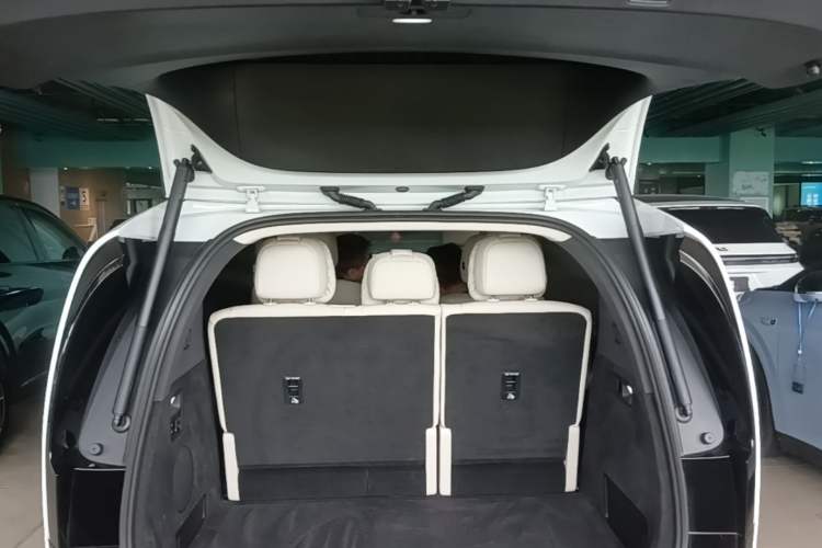 Used Li Auto MEGA 2025 Ultra Smart Refreshed Edition Trunk