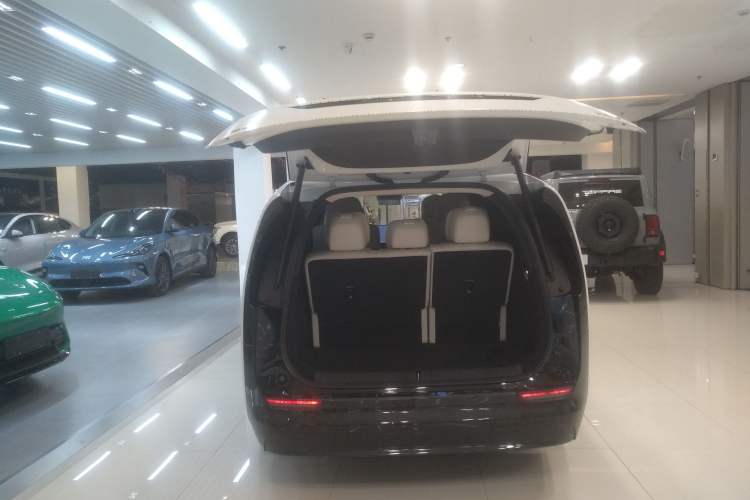 Used Li Auto MEGA 2025 Home Family Special Edition Trunk
