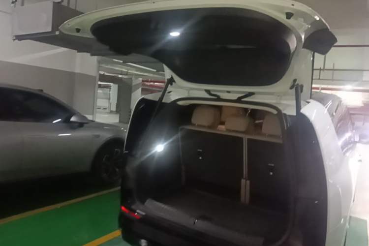 Used Li Auto MEGA 2025 Home Family Special Edition Trunk
