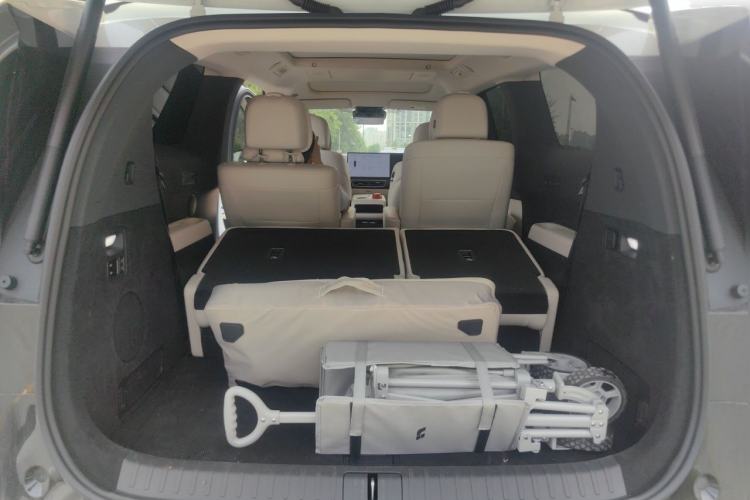 Used Li Auto MEGA 2025 Home Family Special Edition Trunk