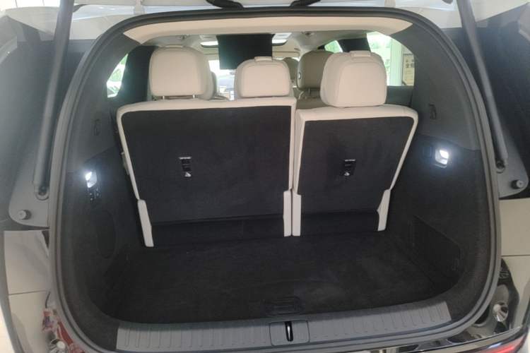 Used Li Auto MEGA 2025 Ultra Smart Refreshed Edition Trunk