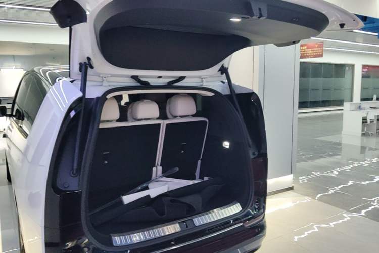 Used Li Auto MEGA 2025 Home Family Special Edition Trunk