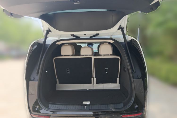 Used Li Auto MEGA 2025 Home Family Special Edition Trunk