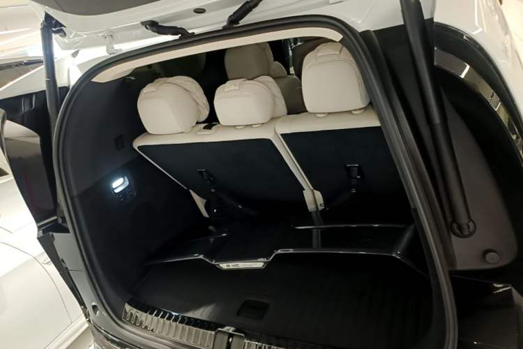 Used Li Auto MEGA 2025 Home Family Special Edition Trunk