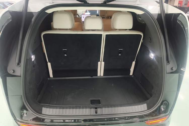 Used Li Auto MEGA 2025 Home Family Special Edition Trunk