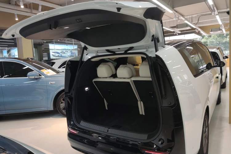 Used Li Auto MEGA 2025 Home Family Special Edition Trunk