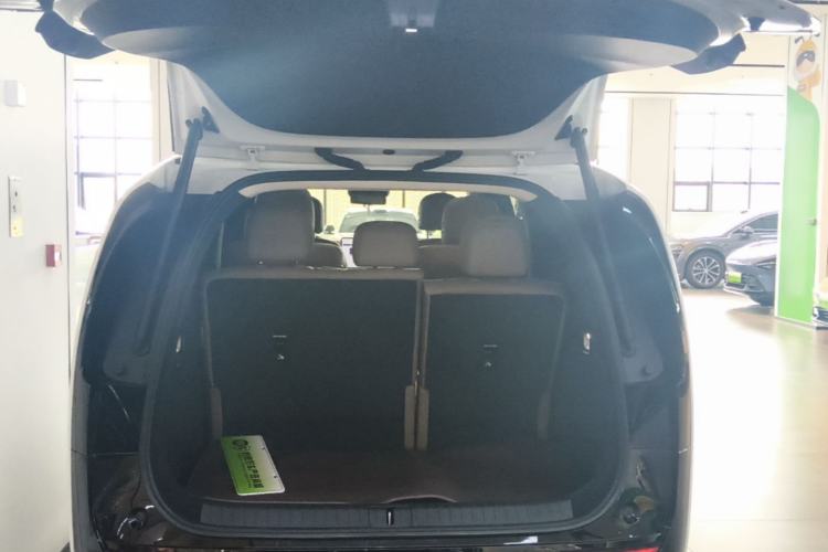 Used Li Auto MEGA 2025 Home Family Special Edition Trunk
