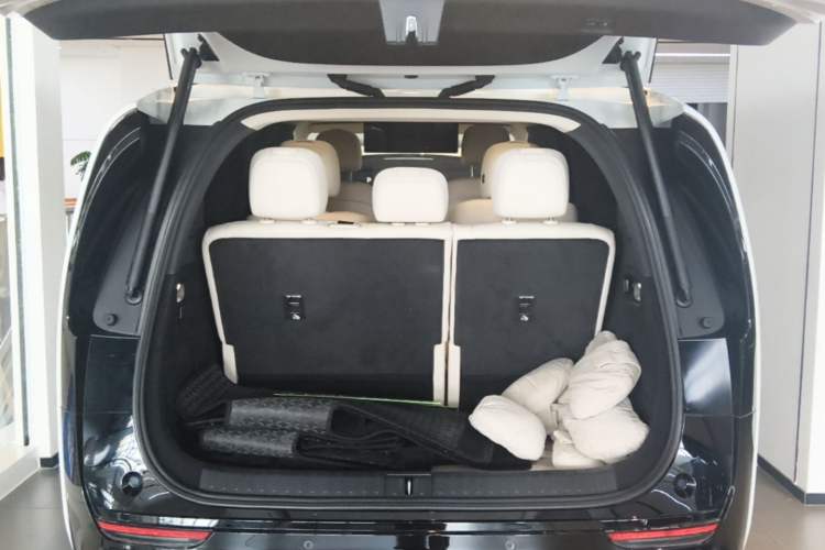 Used Li Auto MEGA 2025 Ultra Smart Refreshed Edition Trunk