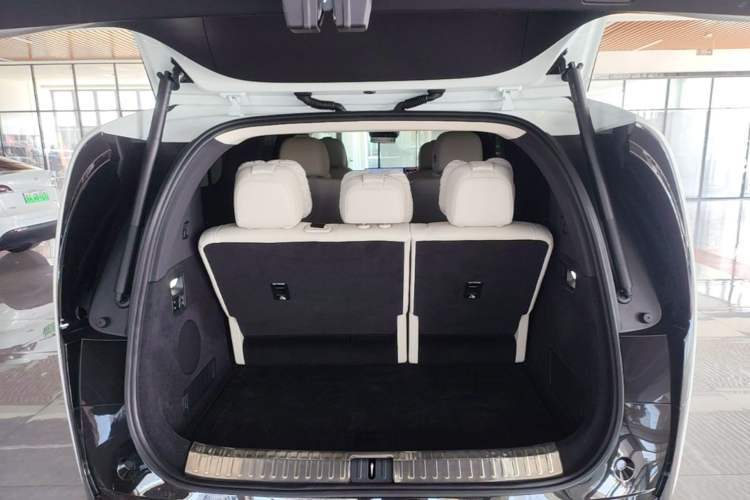 Used Li Auto MEGA 2025 Home Family Special Edition Trunk