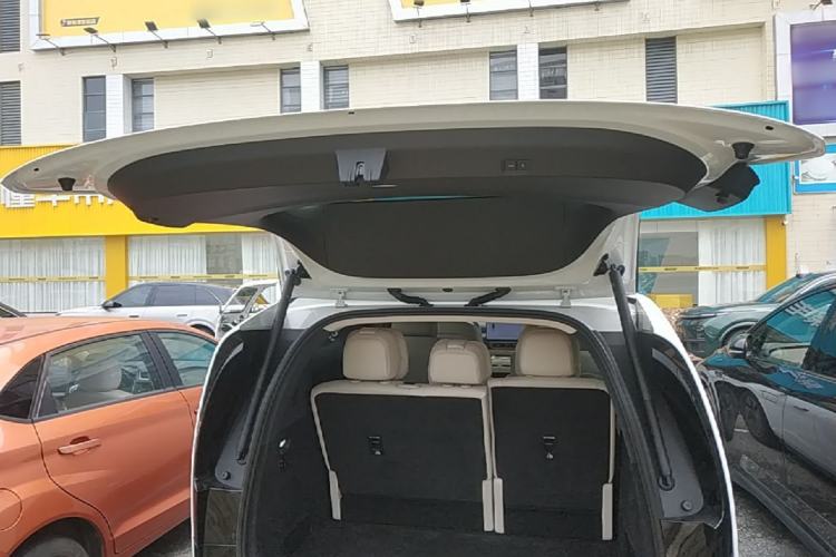 Used Li Auto MEGA 2025 Ultra Smart Refreshed Edition Trunk