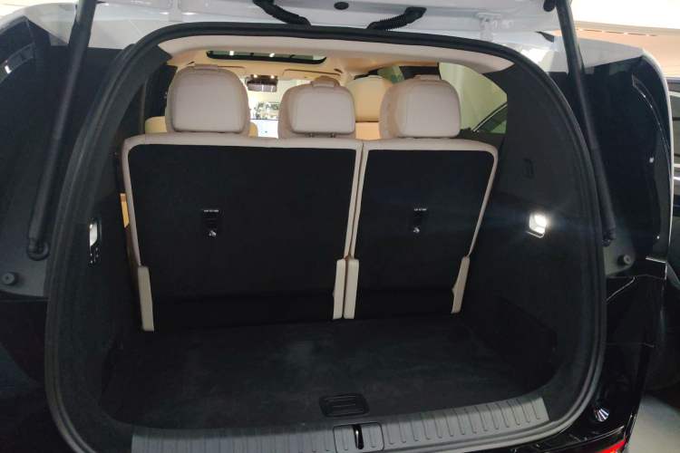 Used Li Auto MEGA 2025 Home Family Special Edition Trunk