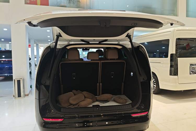 Used Li Auto MEGA 2025 Home Family Special Edition Trunk