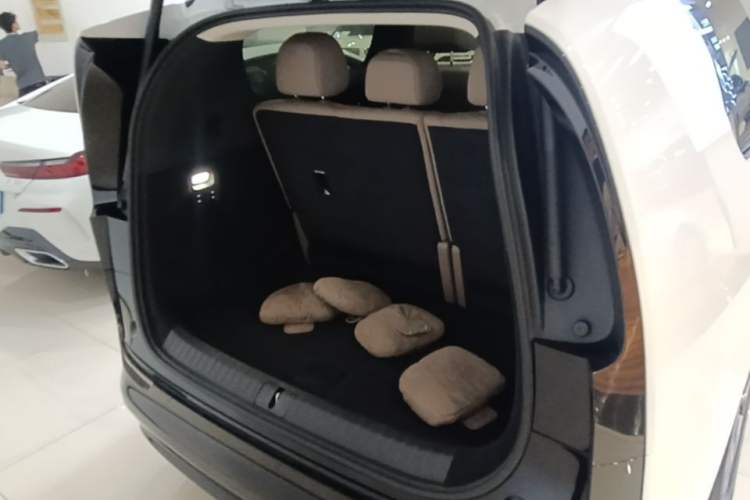 Used Li Auto MEGA 2025 Home Family Special Edition Trunk