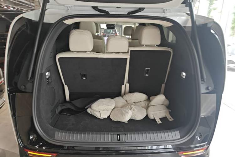 Used Li Auto MEGA 2025 Home Family Special Edition Trunk