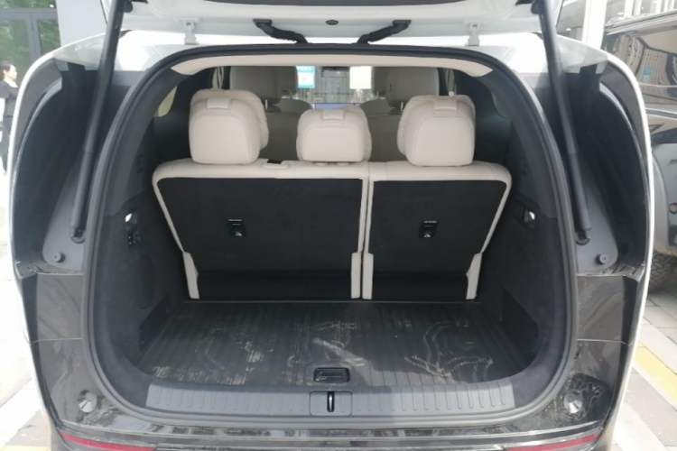 Used Li Auto MEGA 2025 Home Family Special Edition Trunk