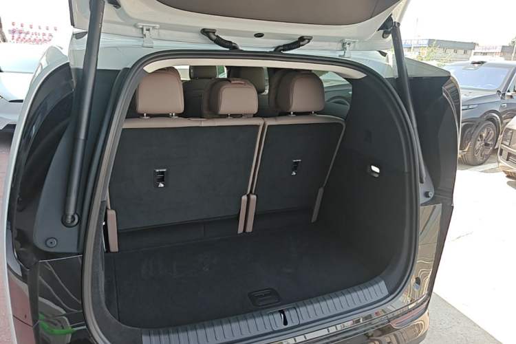 Used Li Auto MEGA 2025 Home Family Special Edition Trunk