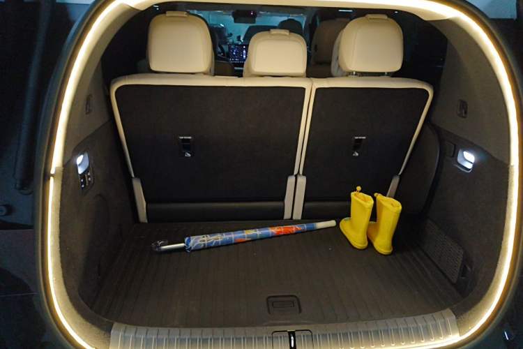 Used Li Auto MEGA 2025 Home Family Special Edition Trunk