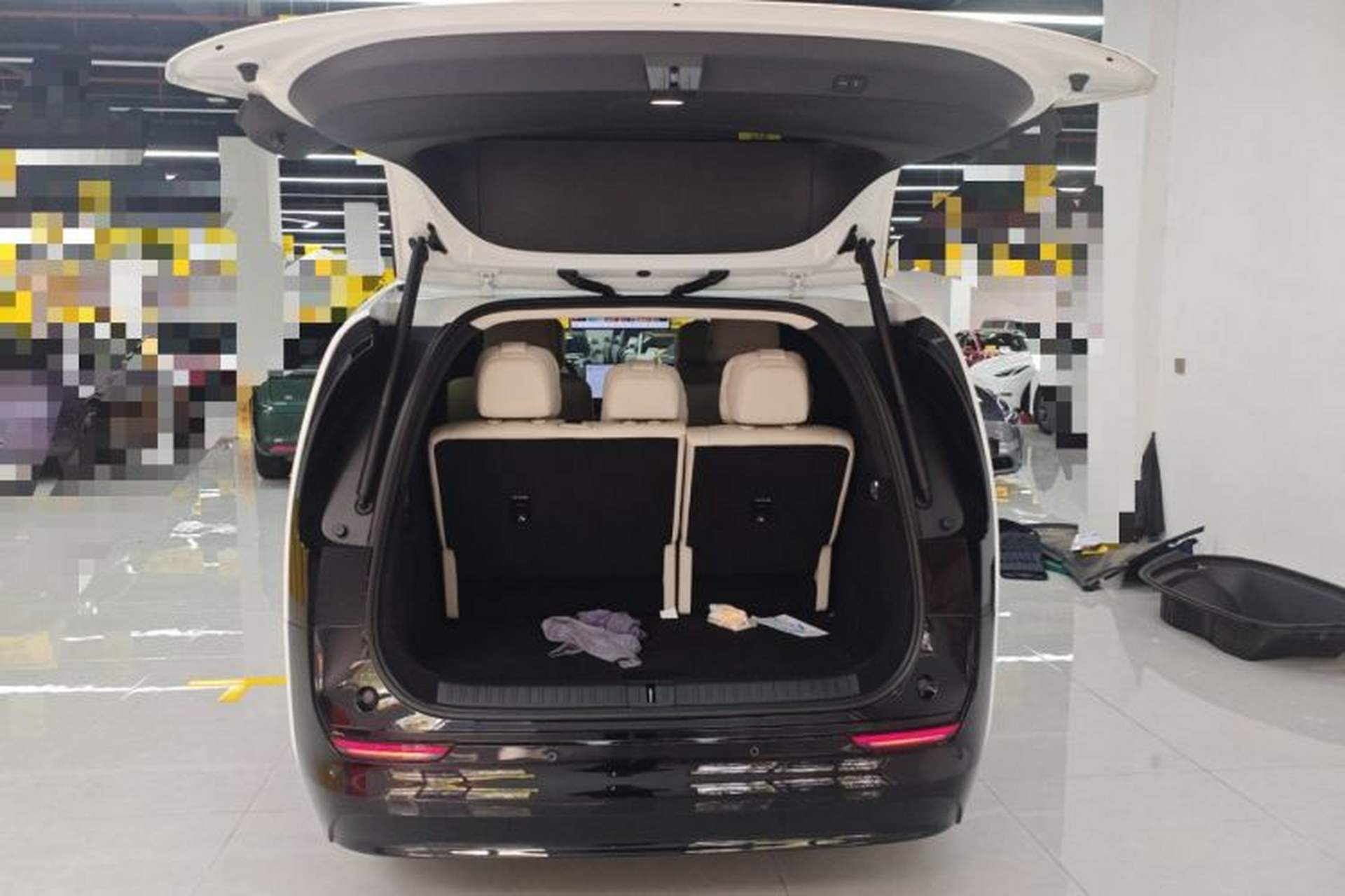 Used Li Auto MEGA 2025 Home Family Special Edition Trunk