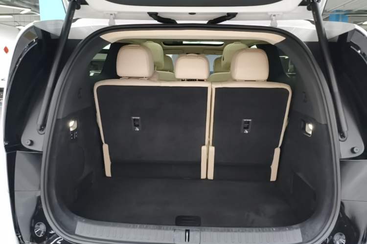 Used Li Auto MEGA 2025 Home Family Special Edition Trunk