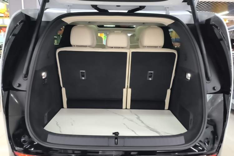 Used Li Auto MEGA 2025 Home Family Special Edition Trunk